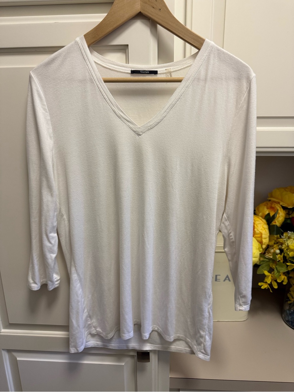 Tahari White V-Neck Long Sleeve Tee
